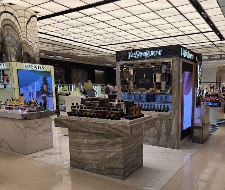 Yves Saint Laurent Beauty Shinsegae Department Store Main Branch [Tax Refund Shop](입생로랑뷰티 신세계백화점 본점)