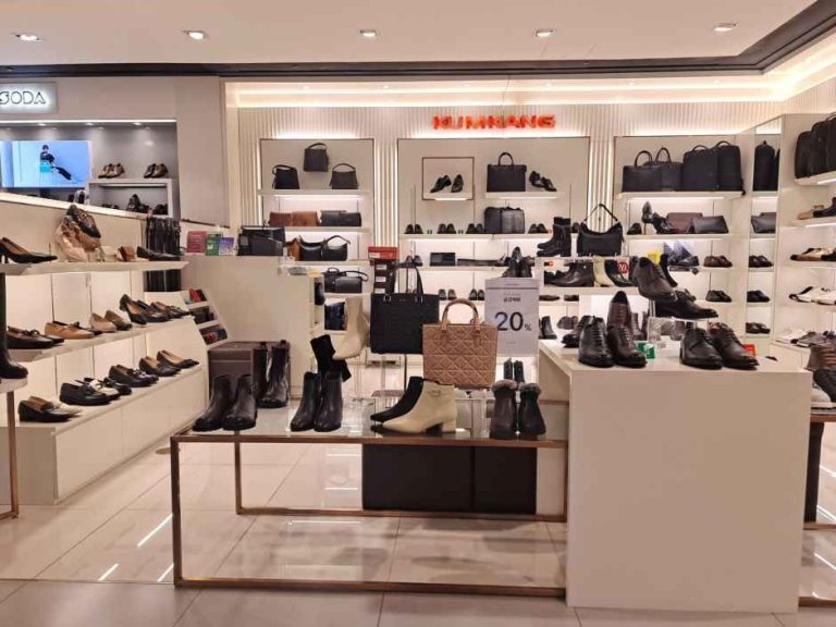 KUMKANG Shoes LOTTE Department Store Main Branch [Tax Refund Shop](금강제화 롯데백화점 본점)