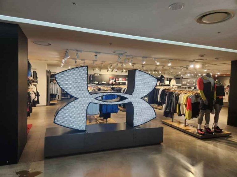 Under Armour – Mario Outlet Building 3 Branch [Tax Refund Shop] (언더아머 마리오아울렛 3관점)