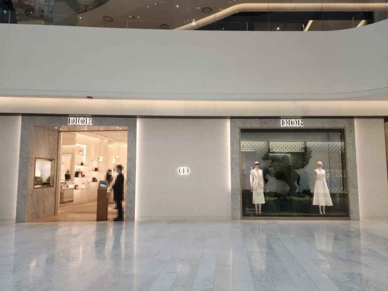 Christian Dior – Hyundai Department Store The Hyundai Seoul [Tax Refund Shop] (크리스찬디올 현대백화점 더현대 서울)