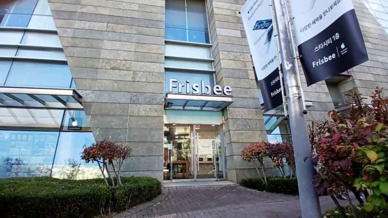 Frisbee – LOTTE Department Store Konkuk Univ. Star City Branch [Tax Refund Shop] (프리스비 롯데백화점 건대스타시티점)