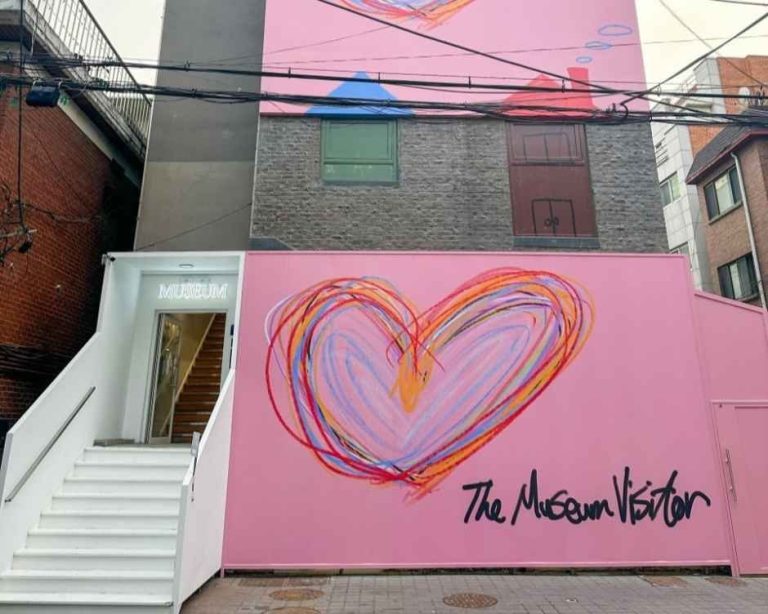 THE MUSEUM VISITOR [Tax Refund Shop](더뮤지엄비지터)