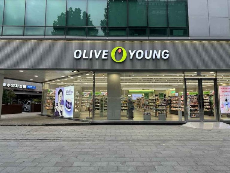 Olive Young Daechi Sageori Branch [Tax Refund Shop](올리브영 대치사거리점)