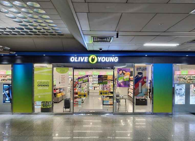 Olive Young Line 9 Yeomchang Station Branch [Tax Refund Shop](올리브영 염창역9호선점)