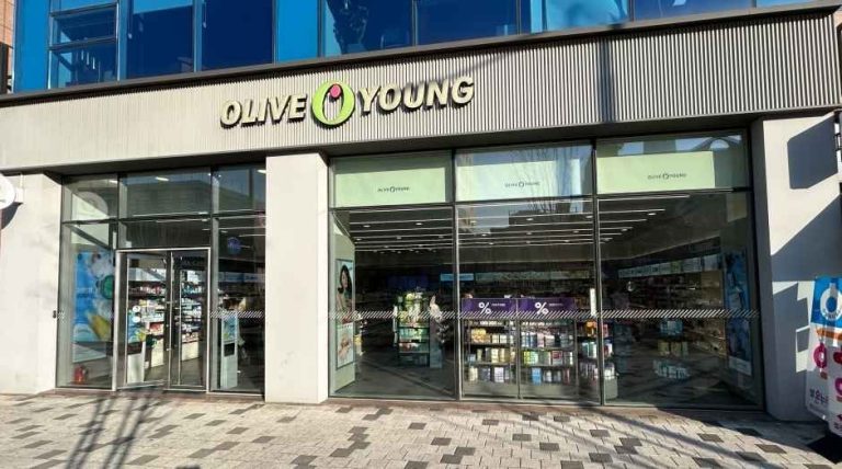 Olive Young Bangi Market Branch [Tax Refund Shop](올리브영 방이시장점)