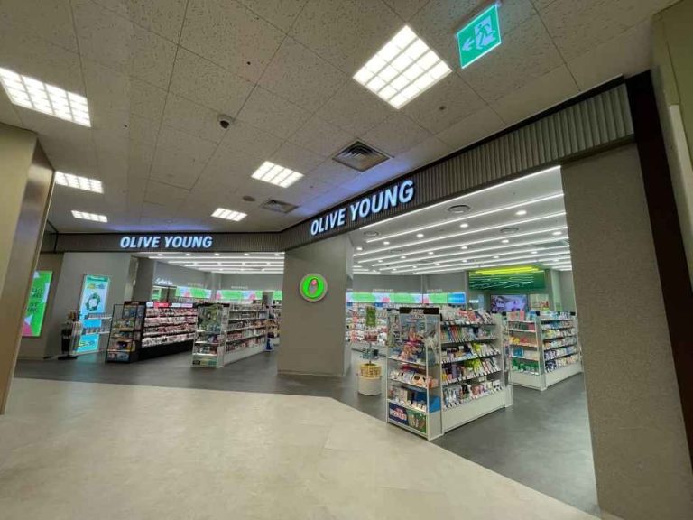 Olive Young Emart Mokdong Branch [Tax Refund Shop](올리브영 이마트 목동점)