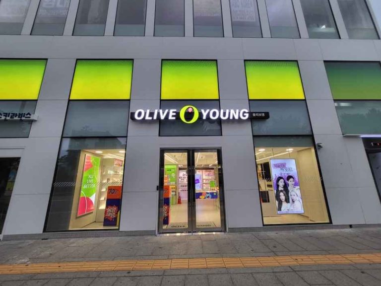 Olive Young Gyeongbokgung Station Branch [Tax Refund Shop](올리브영 경복궁역점)