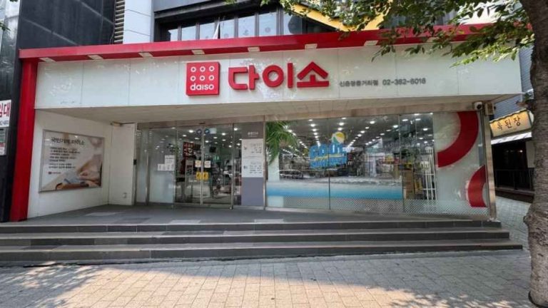 DAISO Sinchon Myeongmul Street Branch[Tax Refund Shop](다이소 신촌명물거리점)