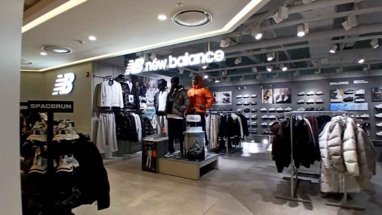 New Balance Times Stream Branch [Tax Refund Shop](뉴발란스 타임스트림점)