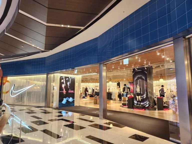 NIKE BY IFC [Tax Refund Shop](NIKE BY IFC)