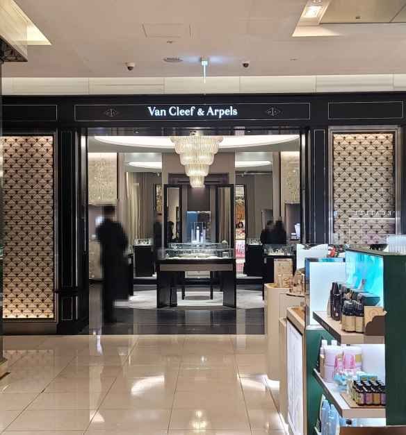 Van Cleef & Arpels – Hyundai Department Store Trade Center Branch [Tax Refund Shop](반클리프아펠 현대백화점 무역센터점)