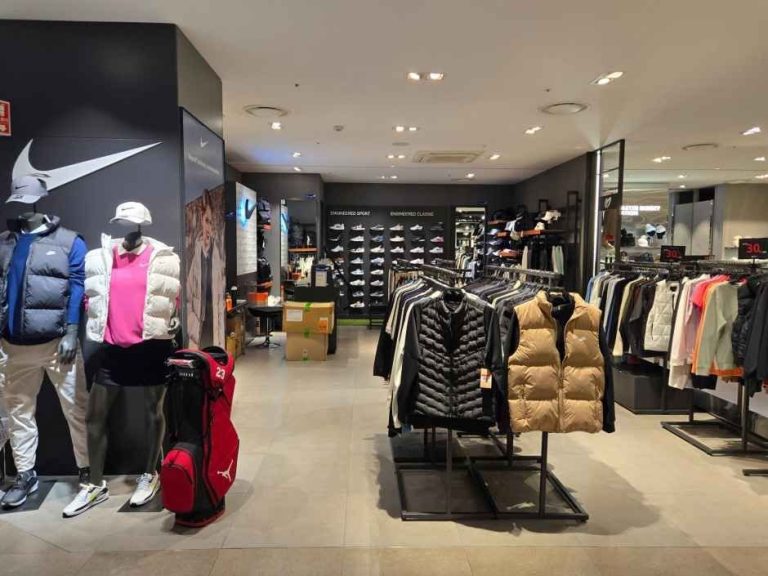 Nike Golf – Hyundai Outlet Garden Five Branch [Tax Refund Shop] (나이키골프 현대아울렛 가든파이브점)