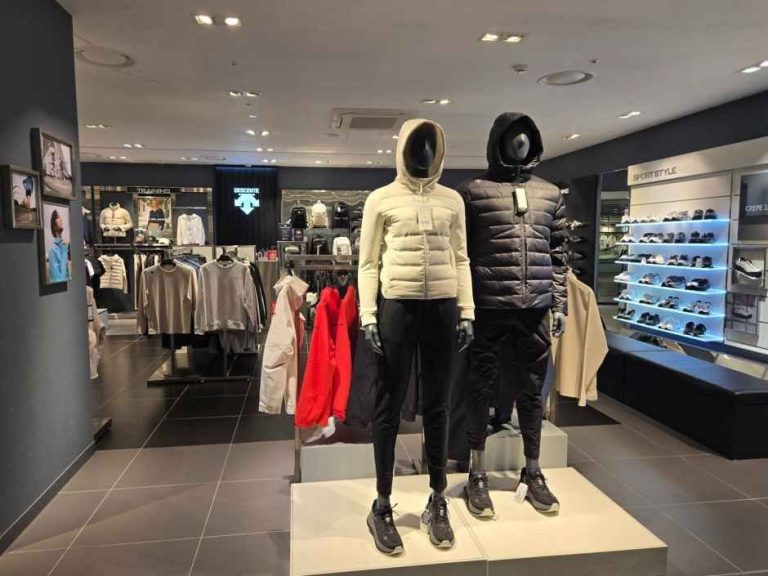 Descente – Hyundai Outlet Garden Five Branch [Tax Refund Shop] (데상트 현대아울렛 가든파이브점)