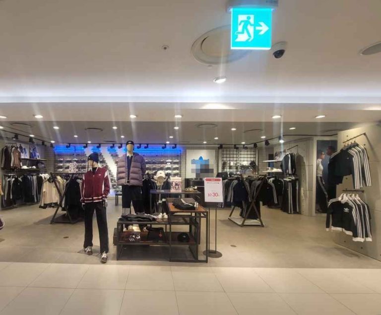 Adidas – Lotte Department Store Gangnam Branch [Tax Refund Shop](아디다스 롯데백화점 강남점)