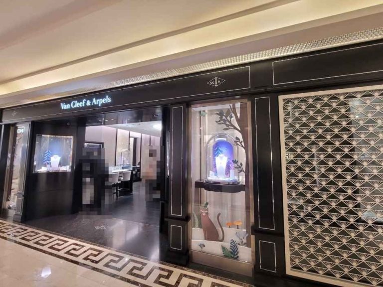 Van Cleef & Arpels – Galleria Department Store Luxury Hall East [Tax Refund Shop](반클리프아펠 갤러리아백화점 명품관 EAST점)