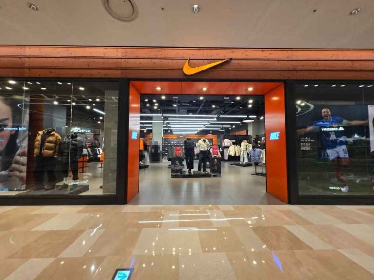 Nike – Lotte World Mall  [Tax Refund Shop](나이키 롯데월드몰점)