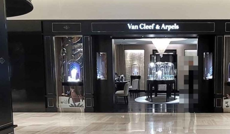 Van Cleef & Arpels – Shinsegae Department Store Gangnam Branch [Tax Refund Shop](반클리프아펠 신세계백화점 강남점)