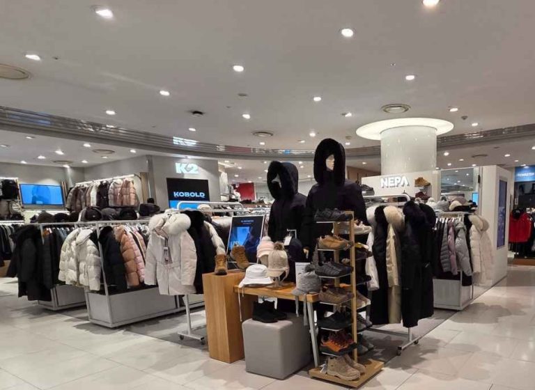 Nepa – Hyundai Department Store Sinchon Branch [Tax Refund Shop](네파 현대백화점 신촌점)