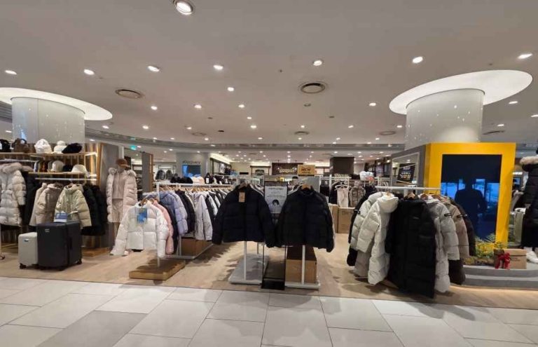 National Geographic – Hyundai Department Store Sinchon Branch [Tax Refund Shop](내셔널지오그래픽 현대백화점 신촌점)