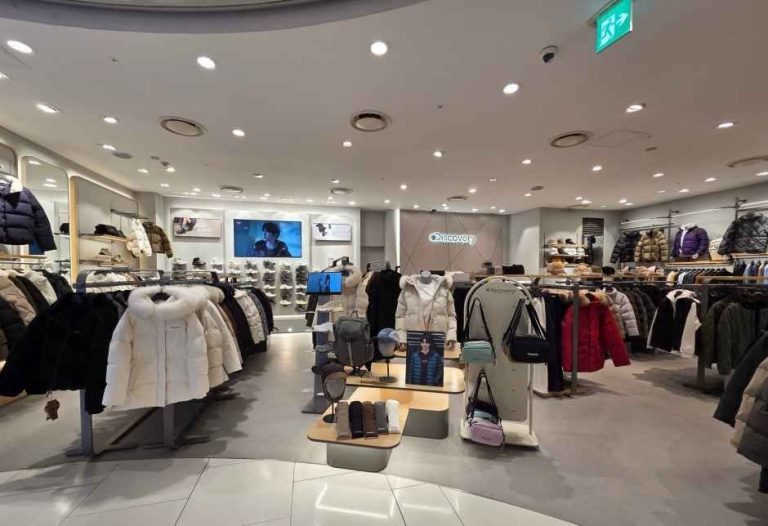 Discovery – Hyundai Department Store Sinchon Branch [Tax Refund Shop](디스커버리 현대백화점 신촌점)