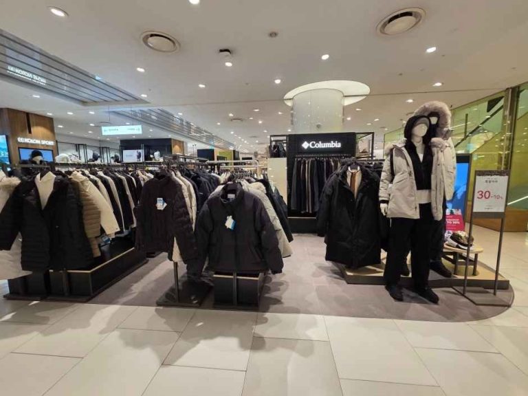 Columbia – Hyundai Department Store Sinchon Branch [Tax Refund Shop](컬럼비아 현대백화점 신촌점)