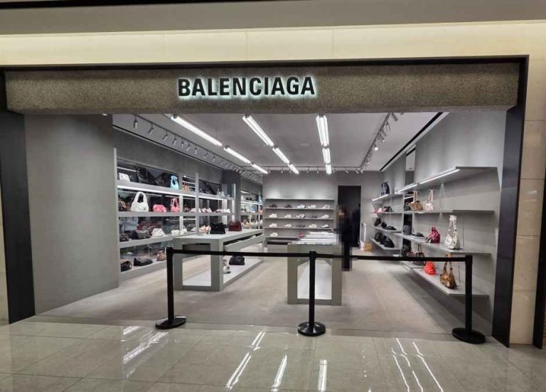 Balenciaga – Shinsegae Department Store Main Branch [Tax Refund Shop](발렌시아가 신세계백화점 본점)