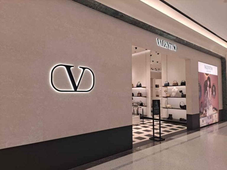 Valentino – Shinsegae Department Store Main Branch [Tax Refund Shop](발렌티노 신세계백화점 본점)