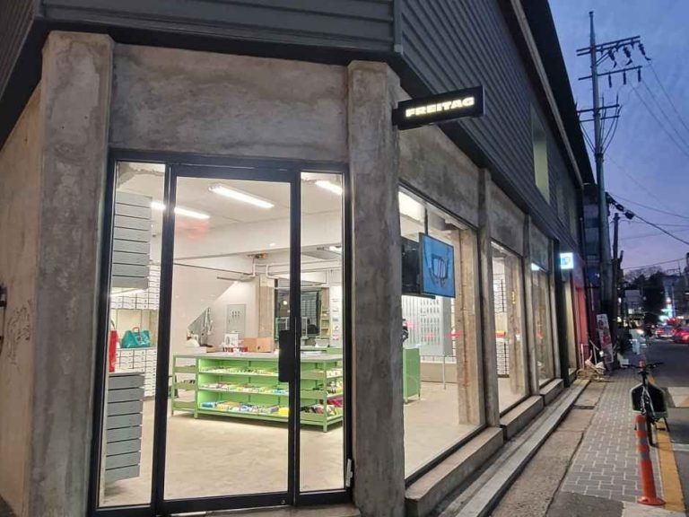 Freitag – Apgujeong Branch [Tax Refund Shop](프라이탁 압구정점)