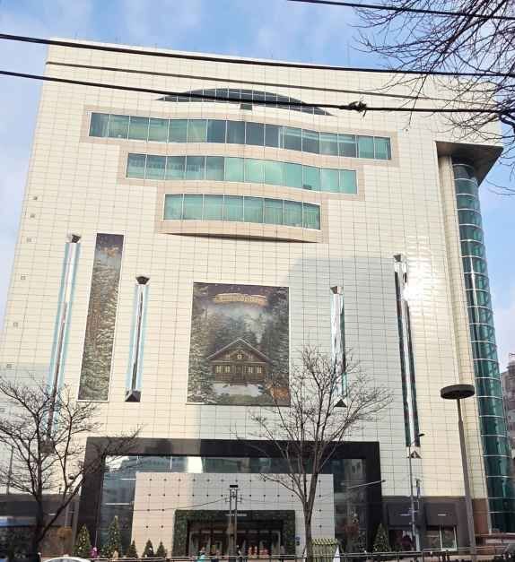 Hyundai Department Store – Sinchon Branch [Tax Refund Shop](현대백화점 신촌점)