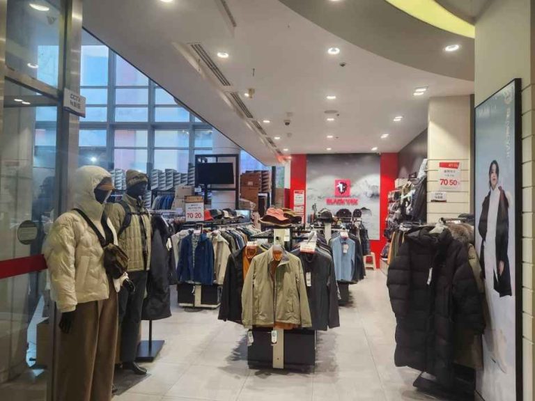 Black Yak – Mario Outlet Building 2 Branch [Tax Refund Shop] (블랙야크 마리오아울렛 2관점)