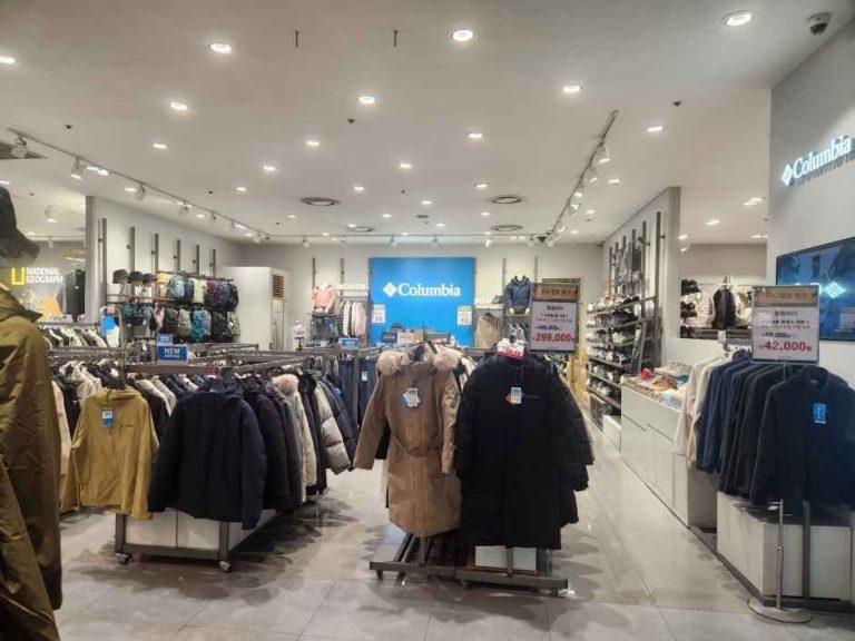 Columbia – Mario Outlet Building 2 Branch [Tax Refund Shop] (컬럼비아 마리오아울렛 2관점)