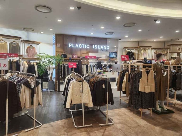 Plastic Island – Mario Outlet Building 1 Branch [Tax Refund Shop] (플라스틱아일랜드 마리오아울렛 1관점)