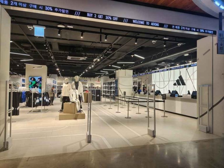 Adidas – Mario Outlet Building 3 Branch [Tax Refund Shop] (아디다스 마리오아울렛 3관점)