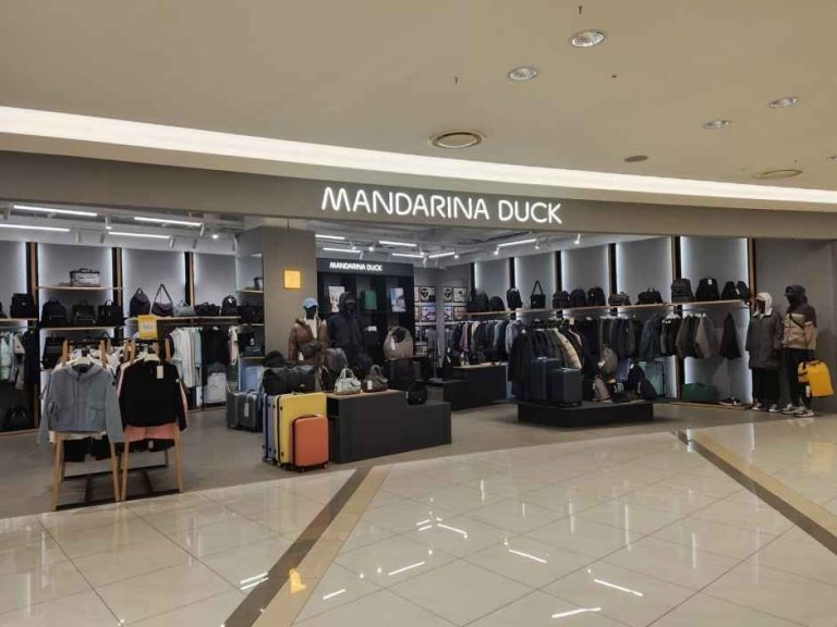 MANDARINA DUCK Times Square Branch [Tax Refund Shop](만다리나덕 타임스퀘어점)