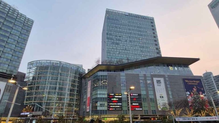 Times Square [Tax Refund Shop](타임스퀘어)