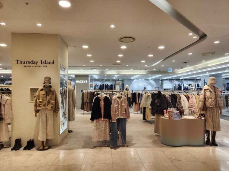 Thursday Island – Hyundai Outlets Gasan Branch [Tax Refund Shop] (써스데이아일랜드 현대아울렛 가산점)