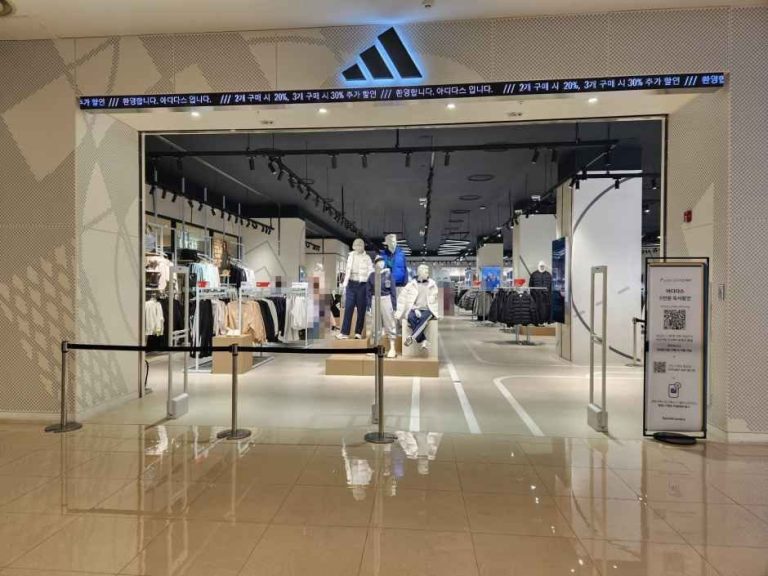 Adidas – Hyundai Outlets Gasan Branch [Tax Refund Shop] (아디다스 현대아울렛 가산점)