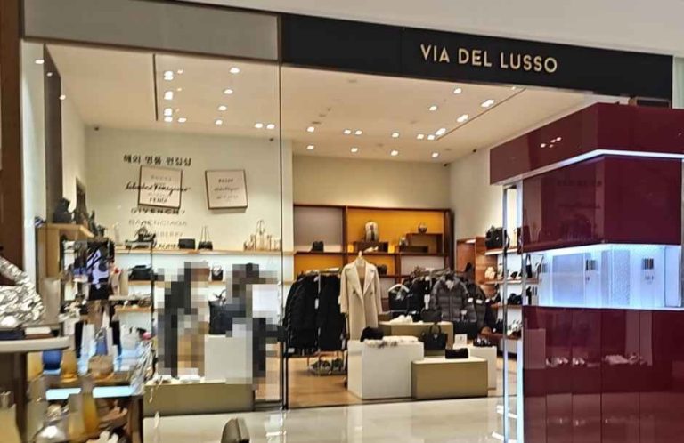 VIA DEL LUSSO – LOTTE Department Store Gimpo Airport Branch [Tax Refund Shop] (비아델루쏘 롯데백화점 김포공항점)