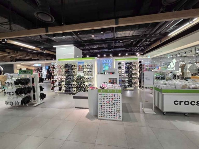 Crocs – Hyundai Outlets Dongdaemun Branch [Tax Refund Shop](크록스 현대아울렛 동대문점)