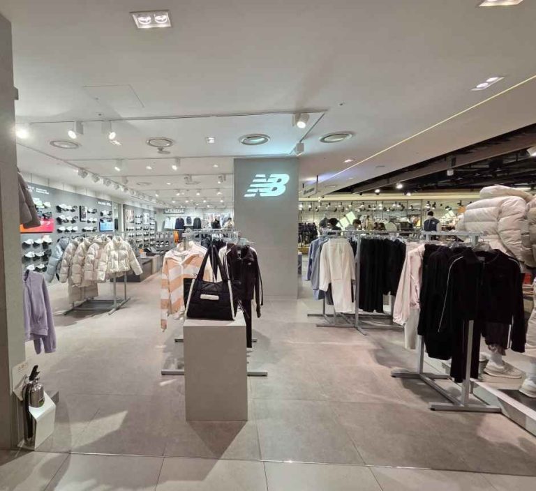 New Balance – Hyundai Outlets Dongdaemun Branch [Tax Refund Shop](뉴발란스 현대아울렛 동대문점)