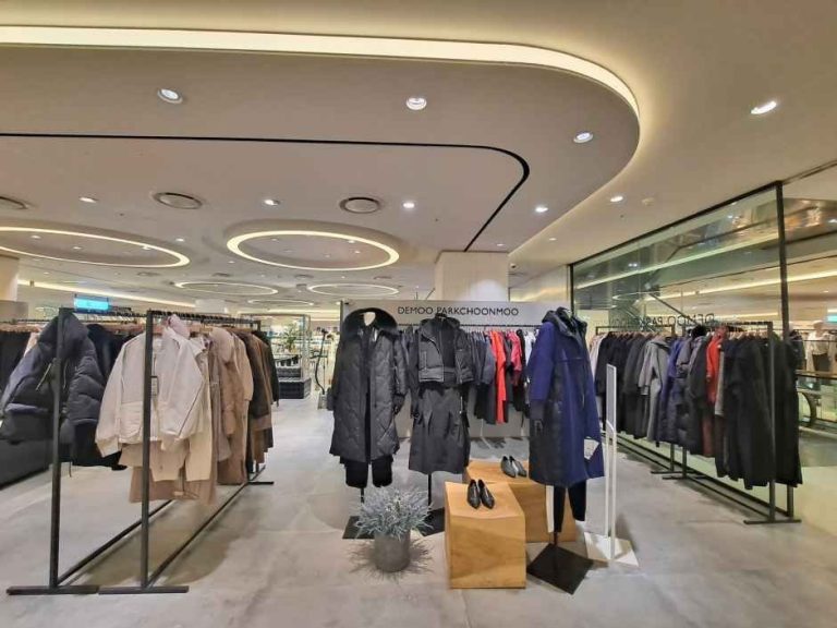 Demoo – Hyundai Outlets Dongdaemun Branch [Tax Refund Shop](데무 현대아울렛 동대문점)