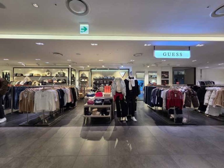 Guess – Hyundai Outlets Dongdaemun Branch [Tax Refund Shop](게스 현대아울렛 동대문점)