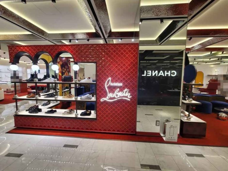Christian Louboutin Galleria Department Store Luxury Hall WEST Branch [Tax Refund Shop](크리스찬루부탱 갤러리아백화점 명품관 WEST점)
