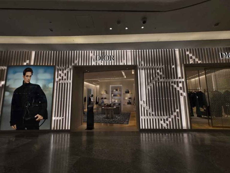 Dior – LOTTE Department Store Jamsil Avenuel Branch [Tax Refund Shop] (디올 맨즈 롯데백화점 잠실 에비뉴엘점)