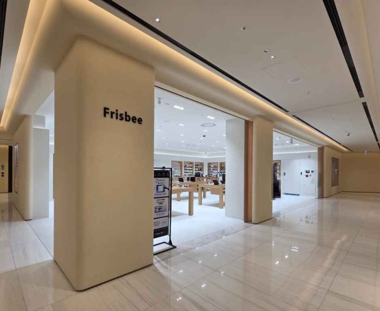 Frisbee – Shinsegae Department Store Main Branch [Tax Refund Shop] (프리스비 신세계백화점 본점)