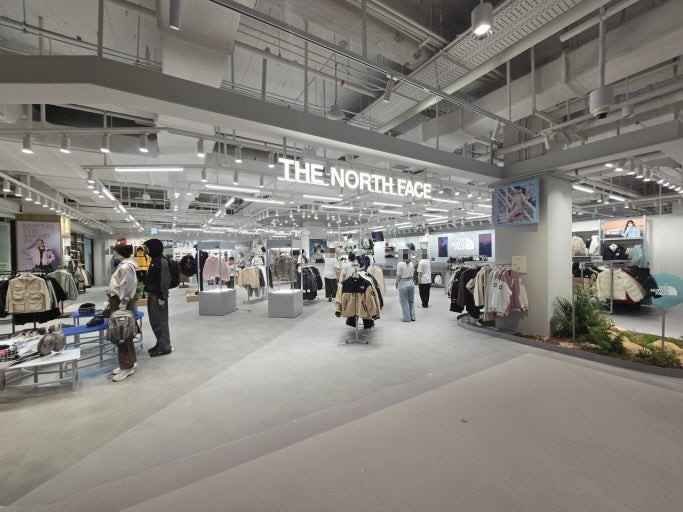 The North Face – DunDun Dongdaemun Branch [Tax Refund Shop] (노스페이스 화이트라벨 던던 동대문점)