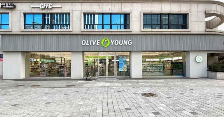 Olive Young – Hakdong Jungang Branch [Tax Refund Shop] (올리브영 학동중앙점)