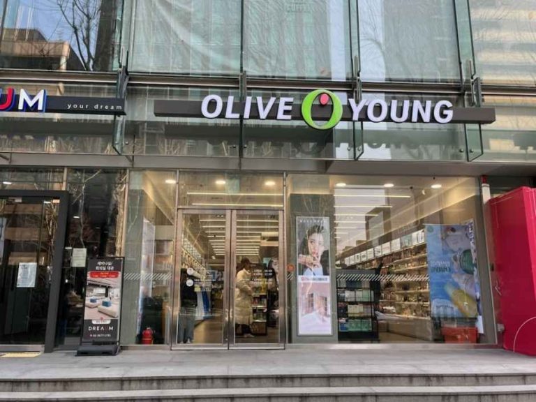 Olive Young – Yeoksam Station Branch [Tax Refund Shop] (올리브영 역삼역점)