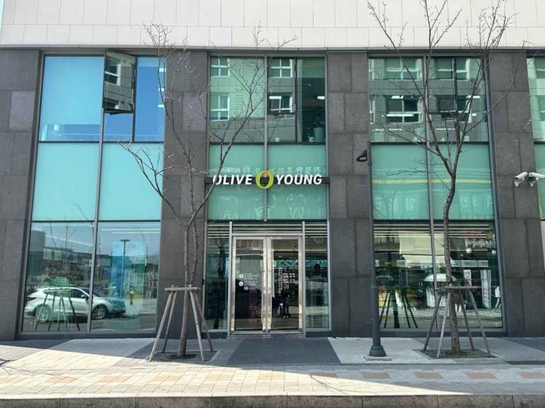 OLIVE YOUNG – Magongnaru Station [Tax Refund Shop] (올리브영 마곡나루역점)