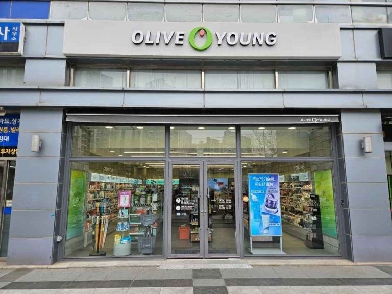 Olive Young – Jeungmi Station Branch [Tax Refund Shop] (올리브영 증미역점)